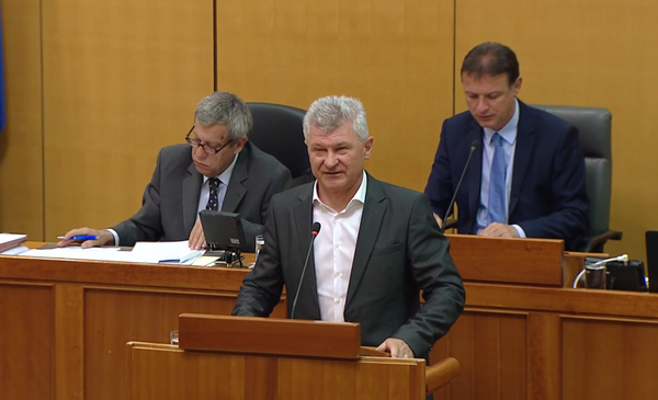 Porezno rasteretimo poslodavce kako bi porasle plaće!