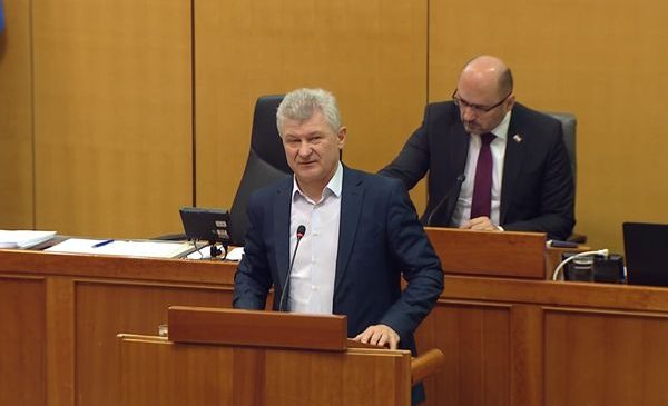 HDS: besplatni udžbenici DA, tableti od 1. razreda NE