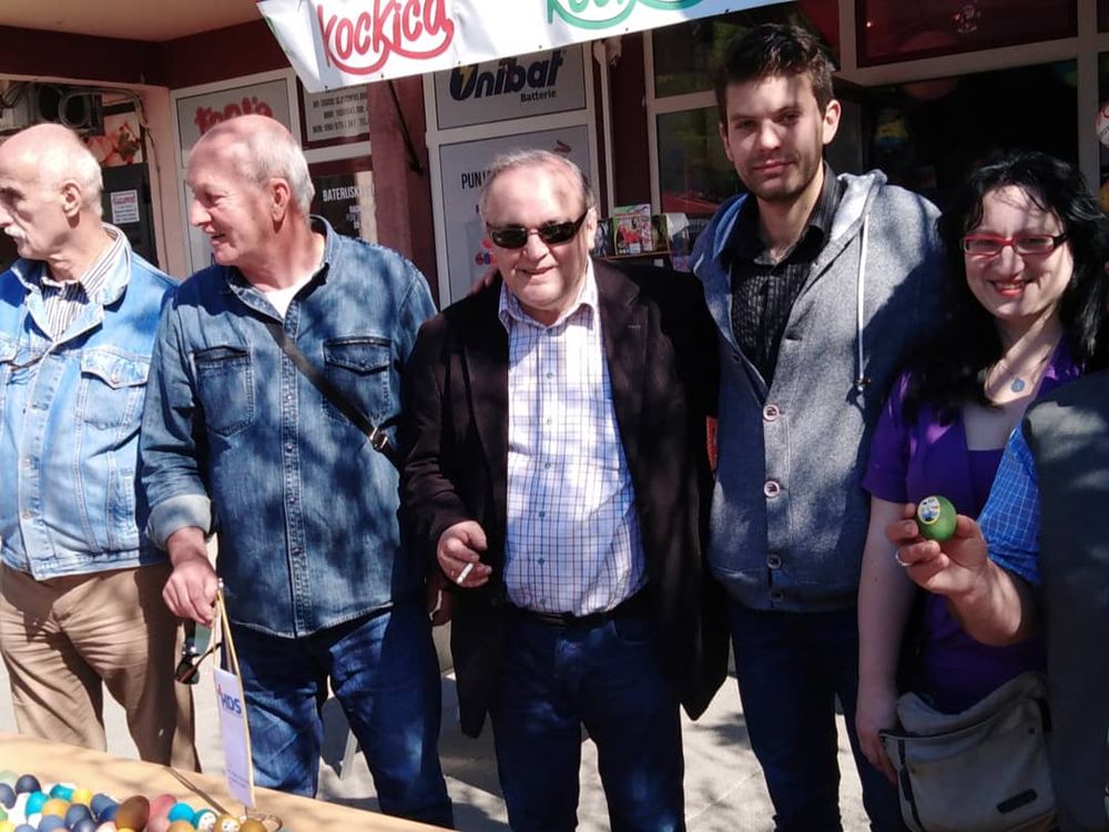 Brođani dijelili jaja i čestitali građanima sretan Uskrs