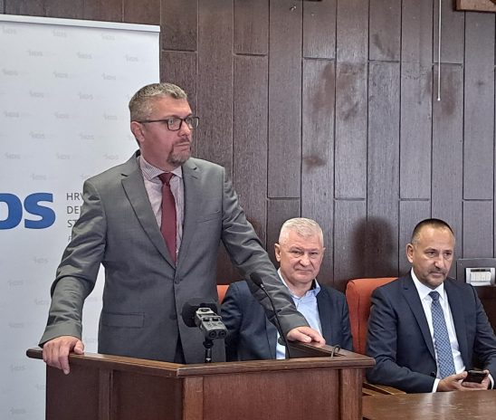 GLAS ZA PRORAČUN UVJETOVAN JE STAVKOM ZA UČENIČKI DOM, BRZA CESTA DO KOPRIVNICE MORA BITI U PLANU HRVATSKIH CESTA.